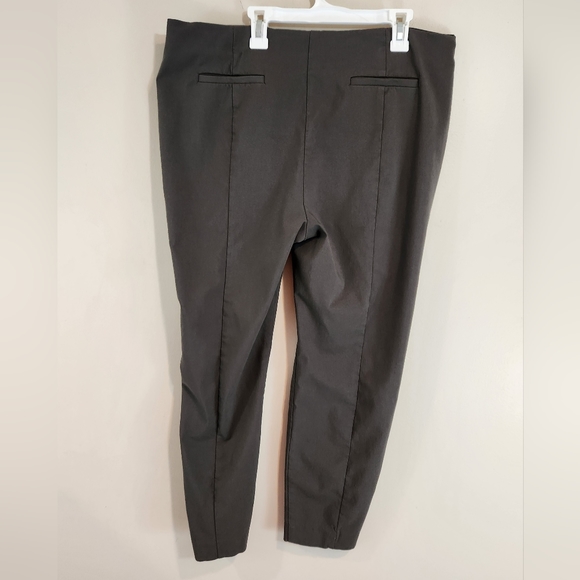 Alfani Capri Pants - Picture 3 of 4